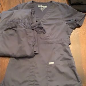 Grey’s Anatomy gray scrubs